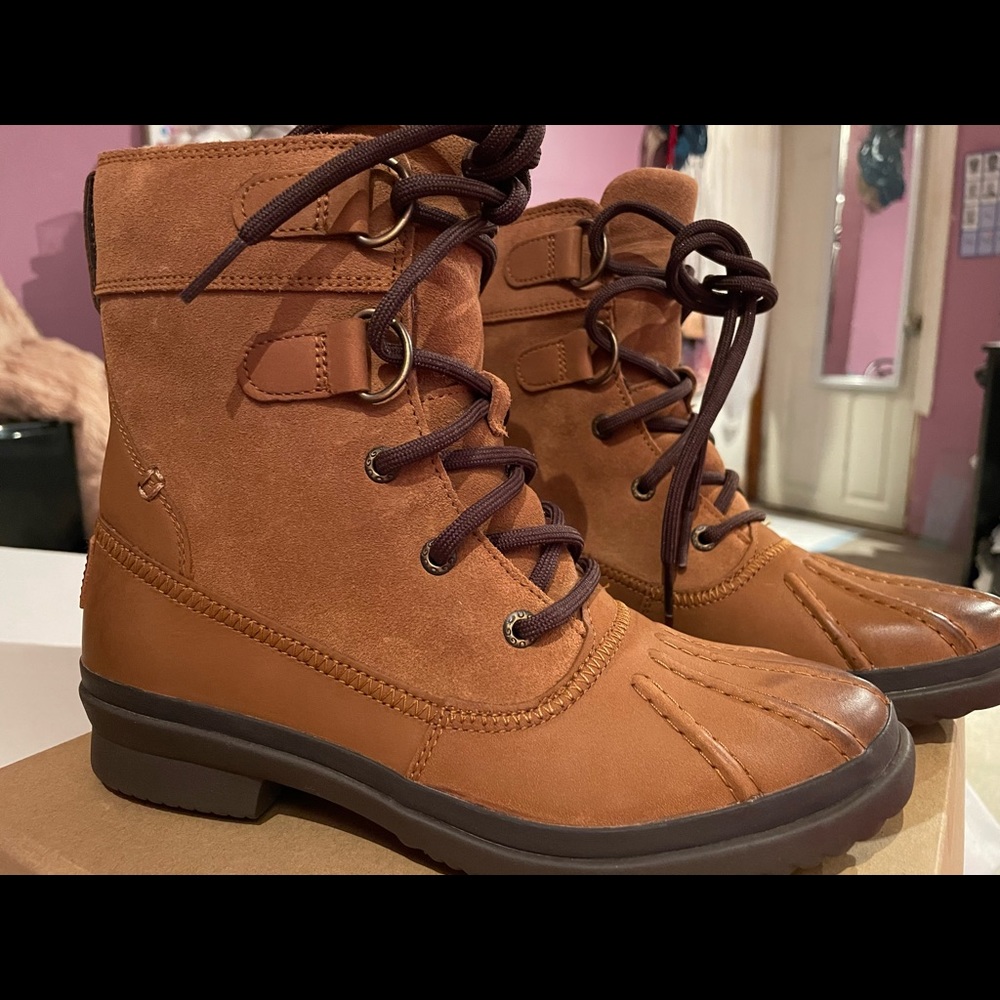 UGG Azaria boot - Picture 2 of 4